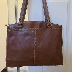Patricia Nash V1308 Vegan Brown
Poppy Smooth Leather Shoulder Bag